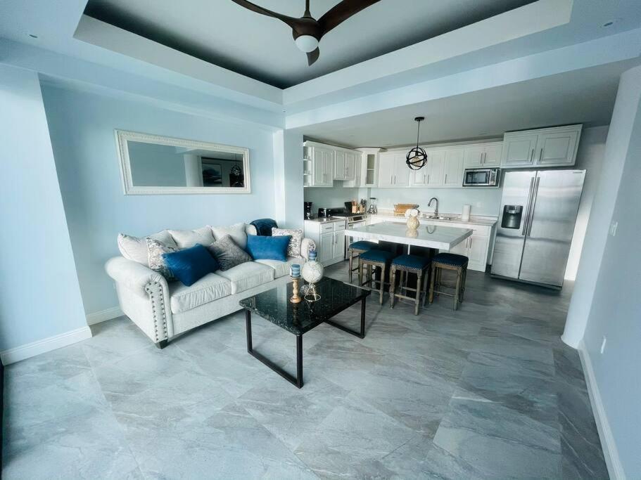 Primo Tapia Triton'S Playhouse Beachfront מראה חיצוני תמונה